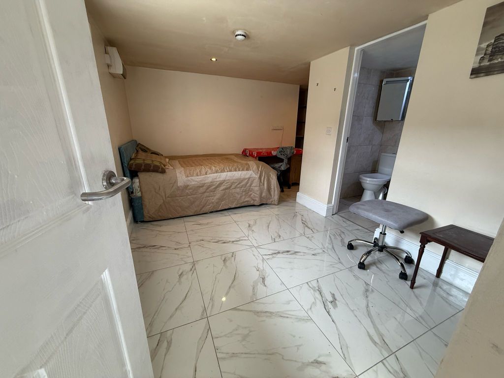 Property photo 1 of 6 Bedroom 1