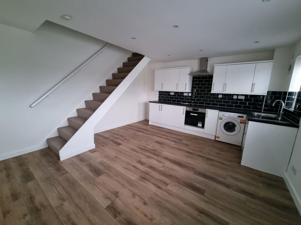 Property photo 2 of 5 Kitchen