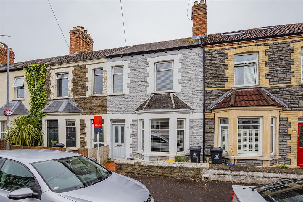 Property photo 1 of 13 Egerton Street 24-1.Jpg