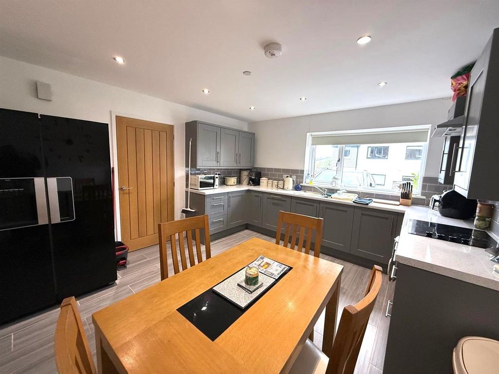 Property photo 3 of 17 Kitchen2.Jpg