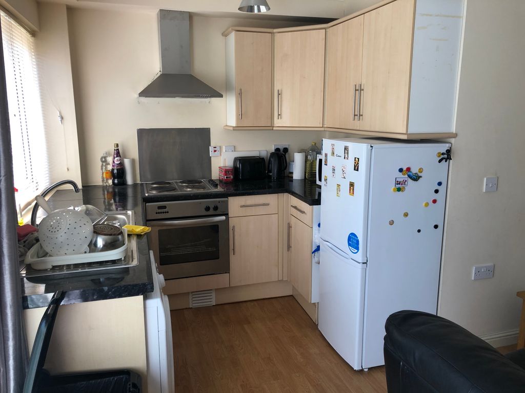 Property photo 3 of 7 Kitchen