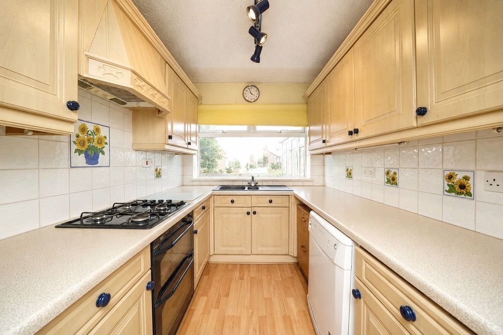 Property photo 3 of 37