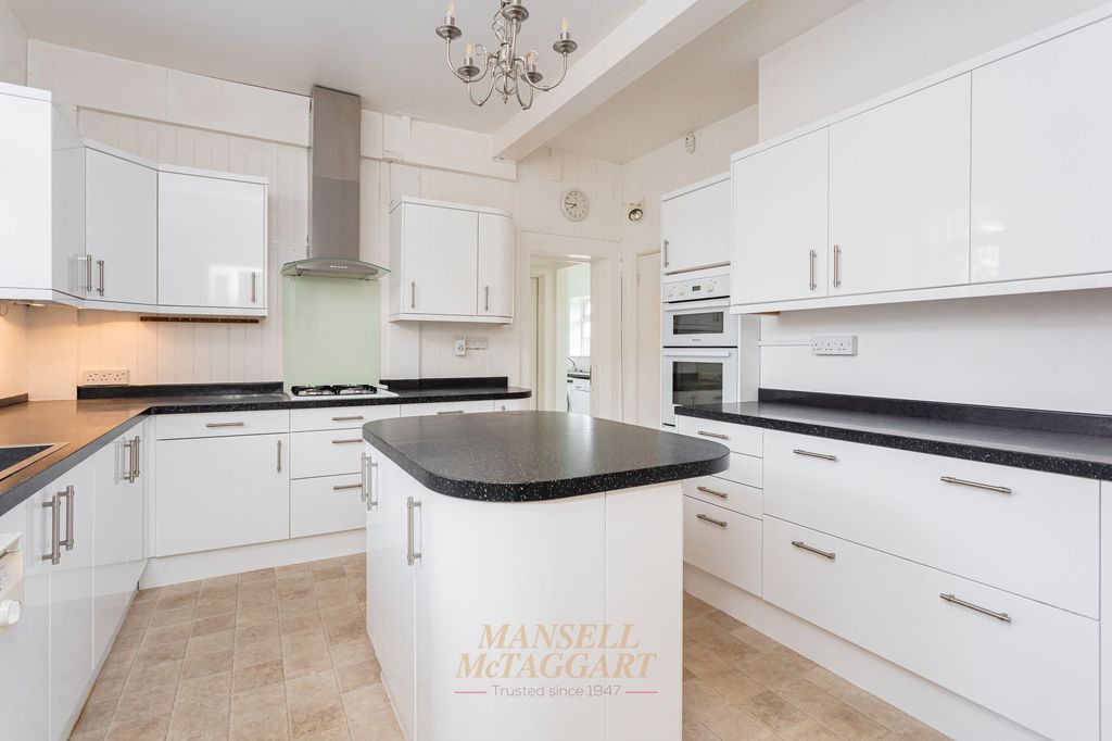 Property photo 3 of 28