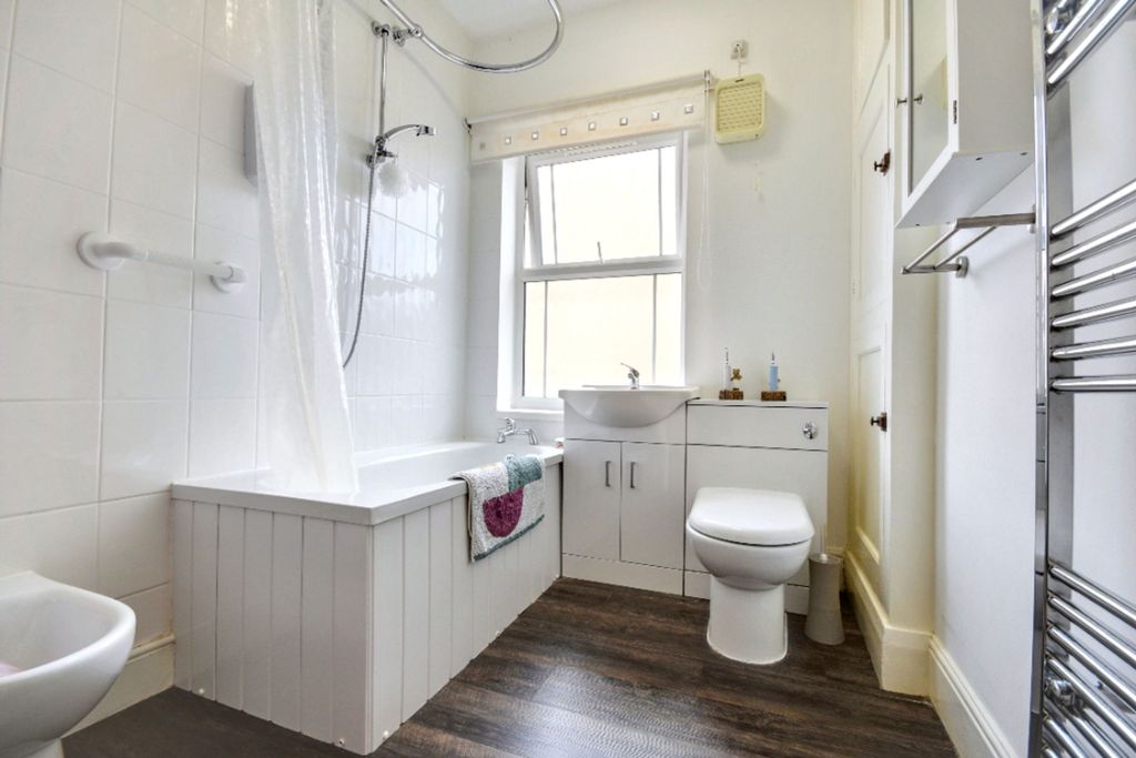 Property photo 3 of 20 Family Bathroom