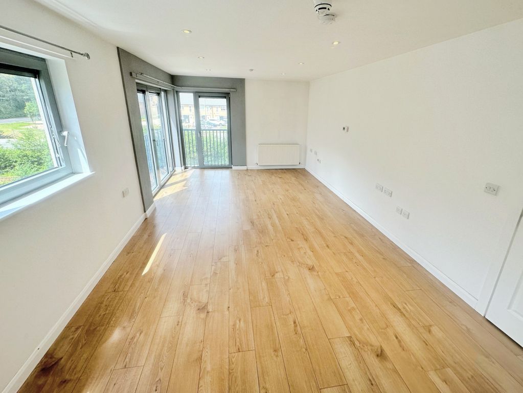 Property photo 3 of 8 Living / Dining Room