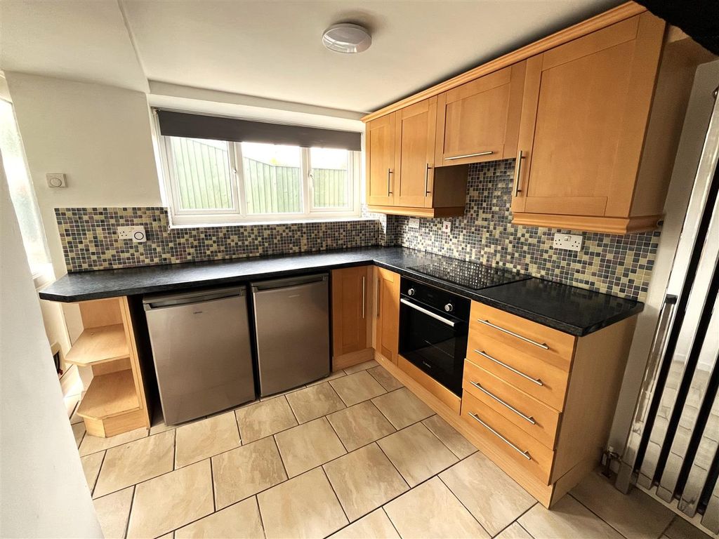 Property photo 2 of 14 Kitchen
