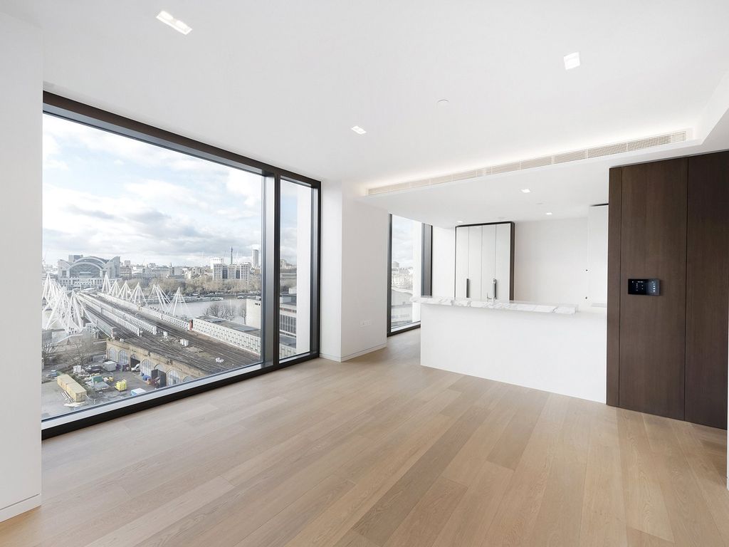 Property photo 2 of 13 Casson Square