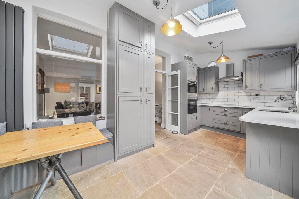 Property photo 3 of 10 Image