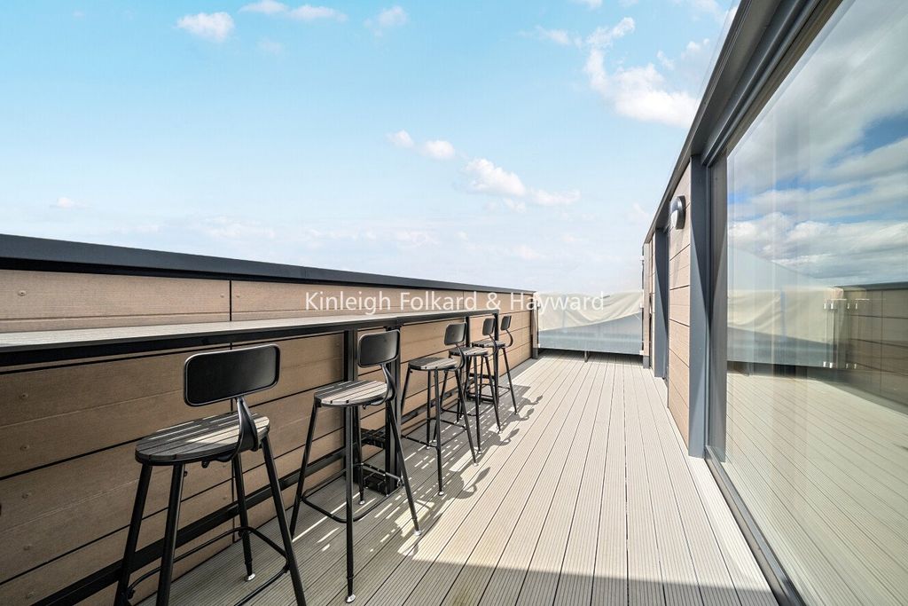 Property photo 3 of 22 Balcony