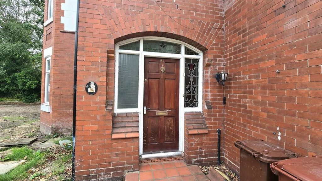 Property photo 1 of 15 Charming Red-Brick Property Entrance With A Classi...