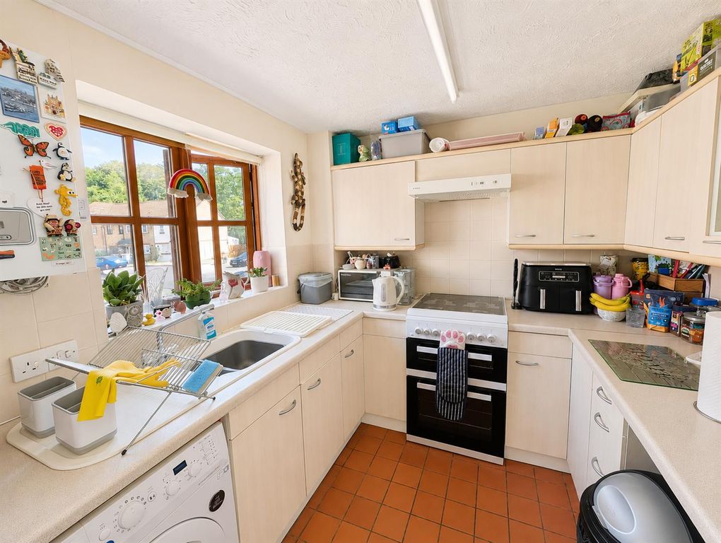 Property photo 2 of 10 Kitchen