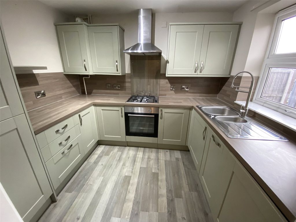 Property photo 2 of 12 Picture No. 26