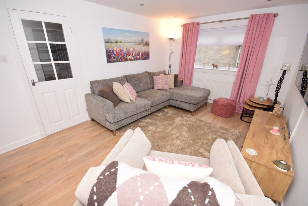 Property photo 3 of 19 Lounge/Dining