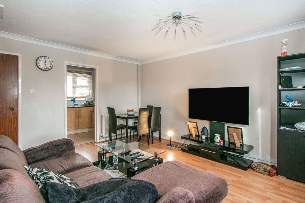 Property photo 3 of 8