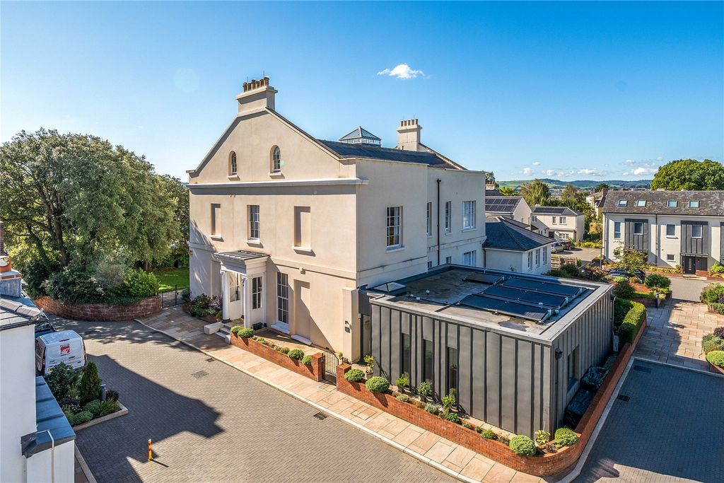 Property photo 1 of 13 External