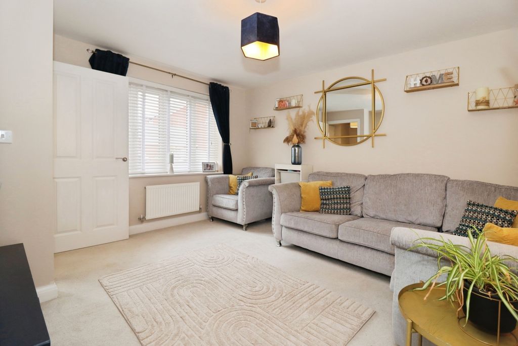 Property photo 2 of 20 Lounge