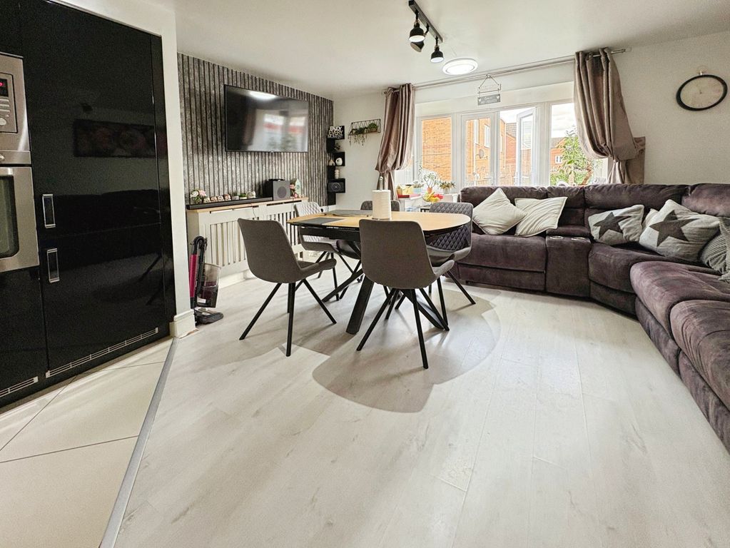 Property photo 3 of 23 E1Bc52Cb-Img_0407