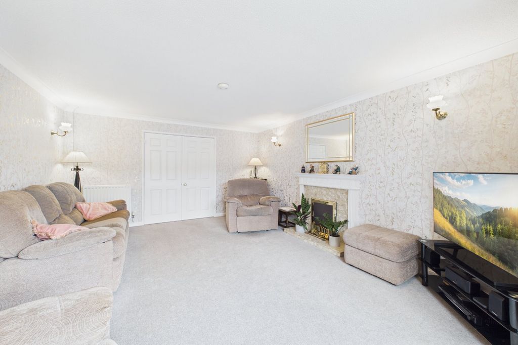 Property photo 2 of 18 Picture No. 12