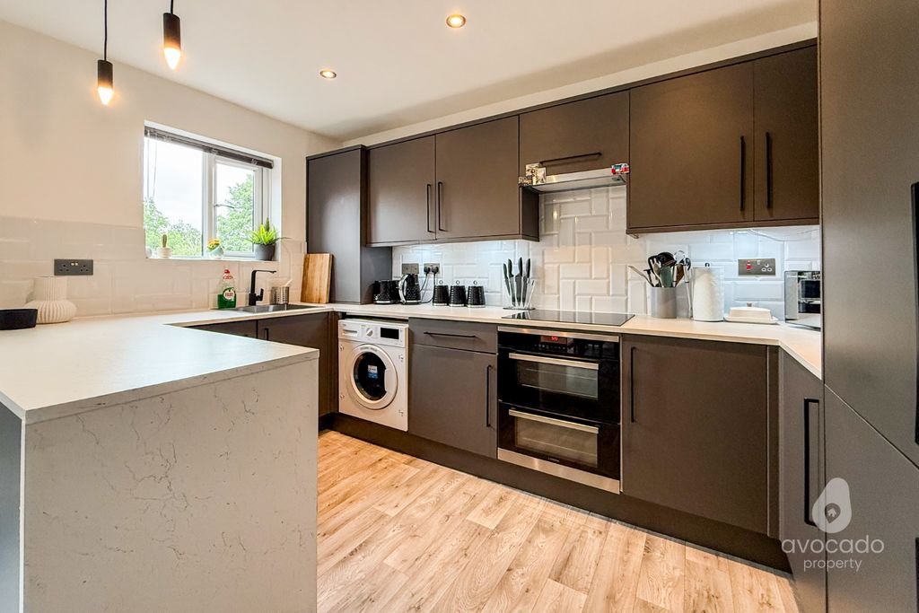 Property photo 3 of 18 4274006