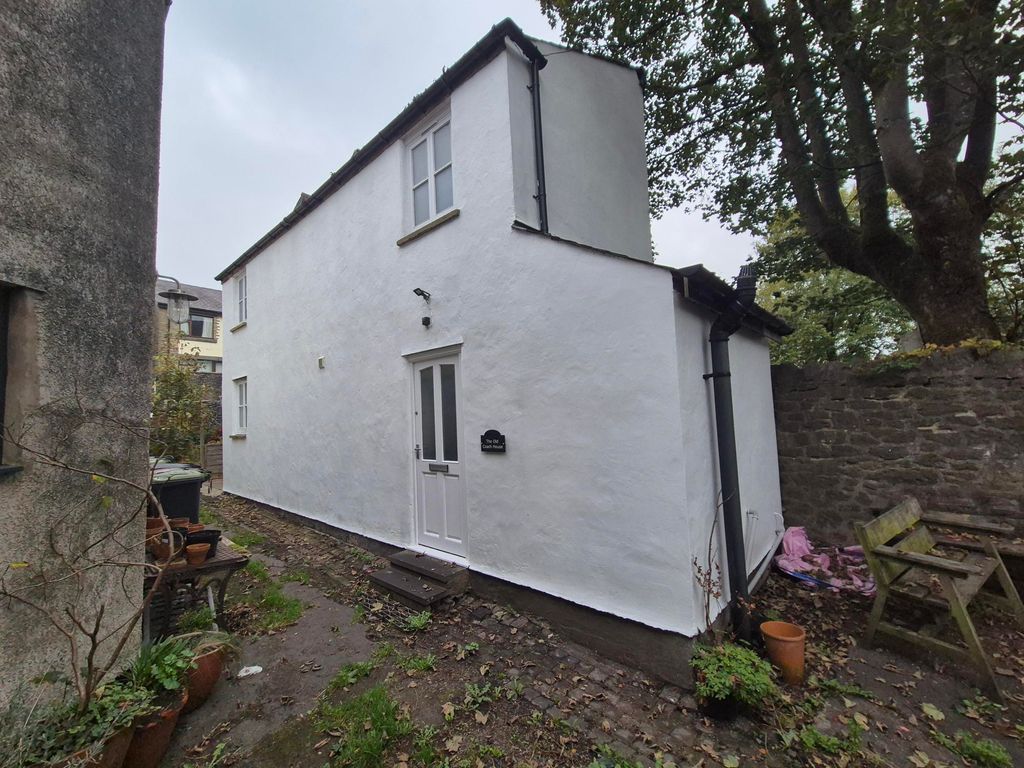 Property photo 1 of 9