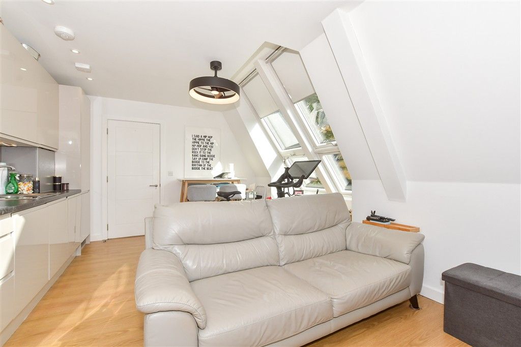 Property photo 3 of 6 Lounge/Kitchen