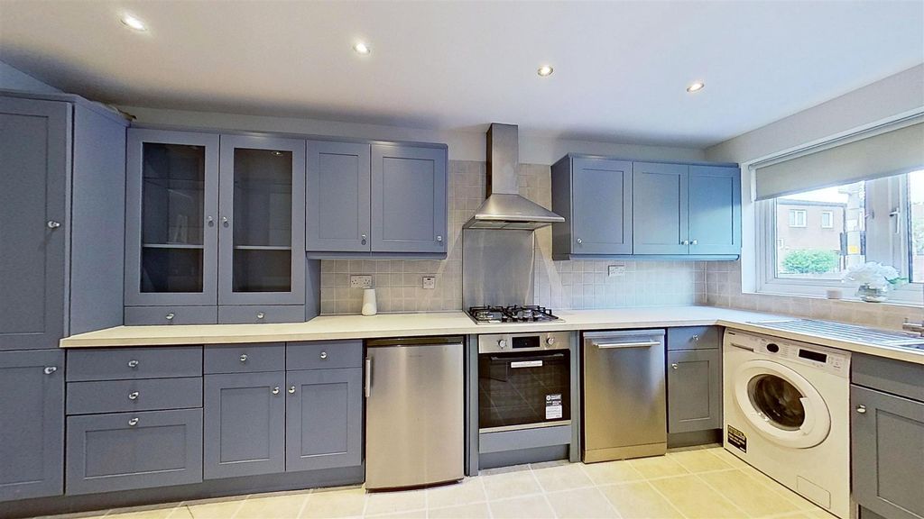 Property photo 1 of 18 Usk-Road-Wandsworth-Sw11-06052026_170241.Jpg