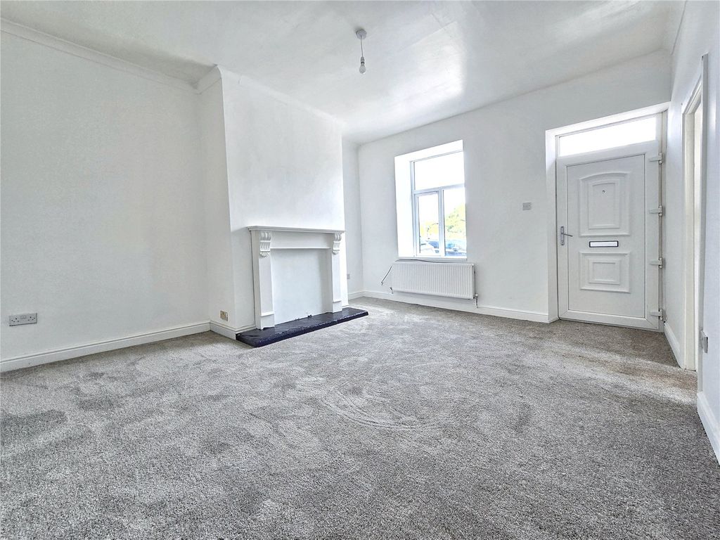 Property photo 2 of 11 Living Room