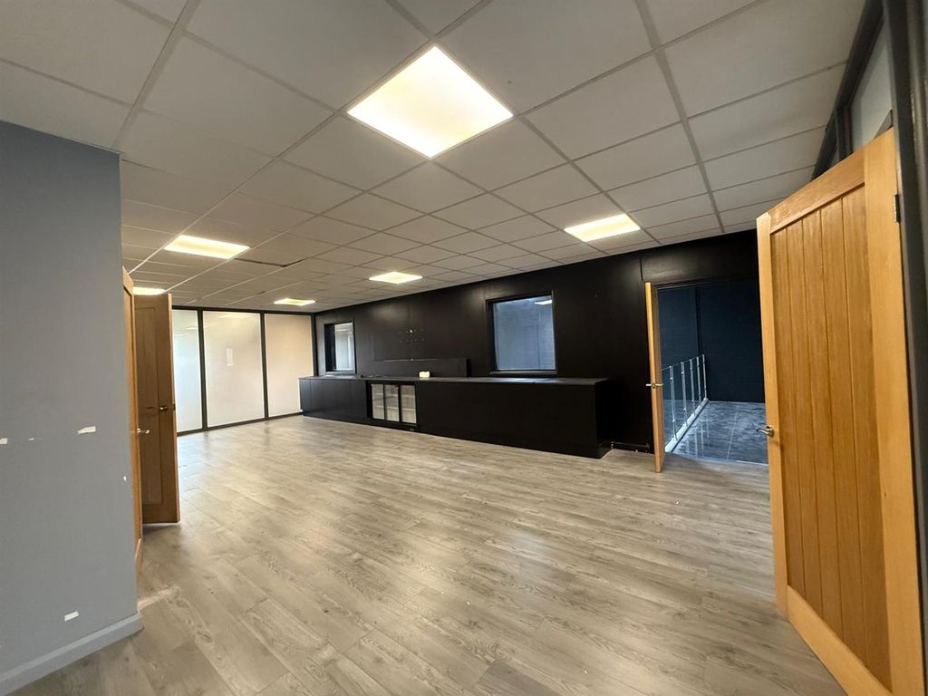 Property photo 3 of 10 Office