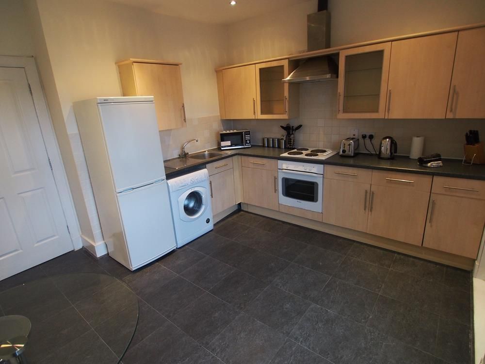 Property photo 3 of 8 Kitchen