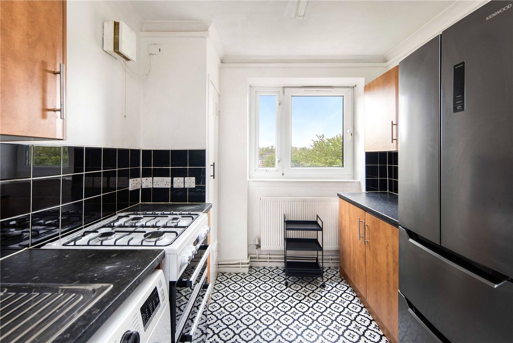 Property photo 3 of 6 Kitchen