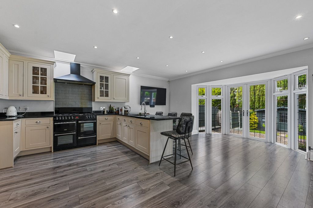 Property photo 2 of 32