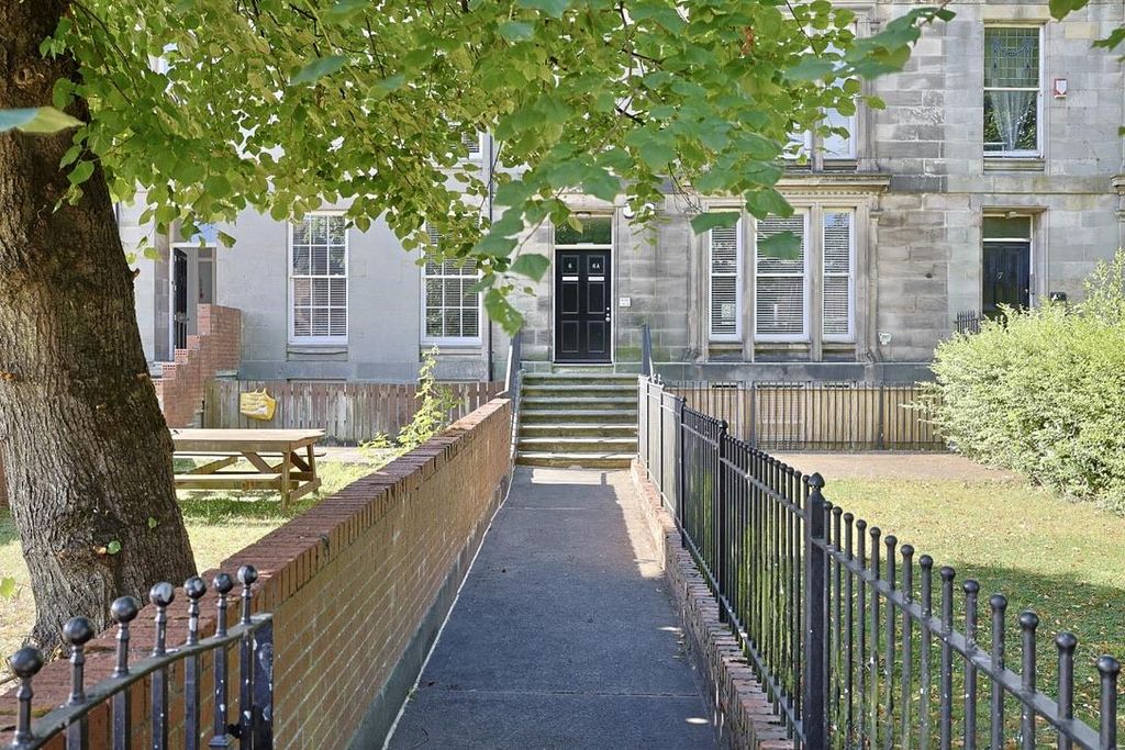 Property photo 3 of 17 4C6D82B8-A29B-4D27-9E75-8E7B9Cb49657_1_105_c.Jpeg