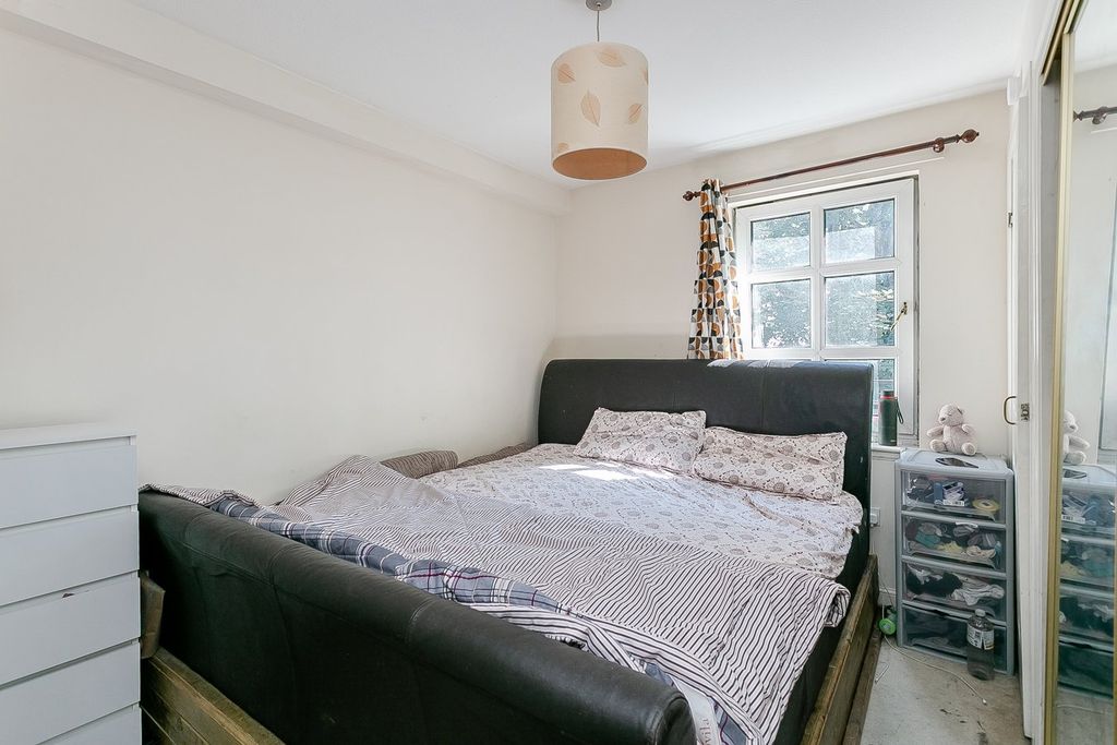 2 bed flat for saleCarrick Knowe Avenue, Carrick Knowe, Edinburgh EH12 photo 5