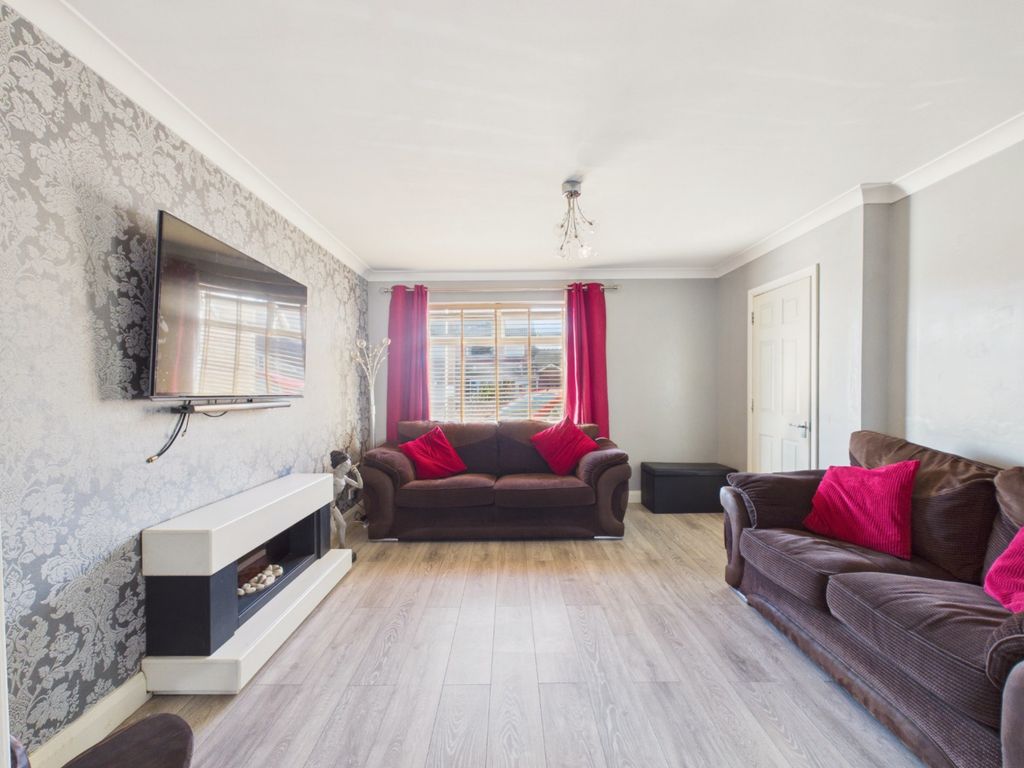 Property photo 3 of 18 5537733