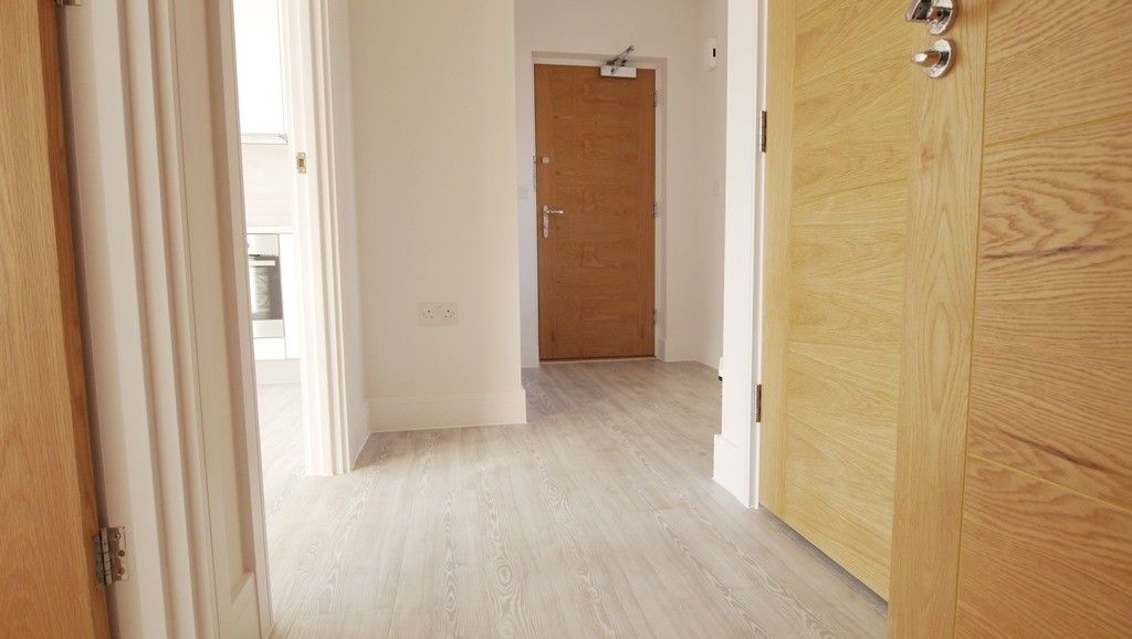 Property photo 2 of 9 Hallway