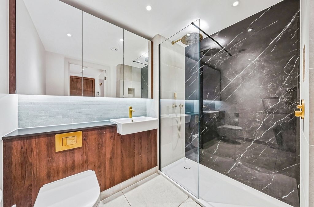 Property photo 3 of 10 3