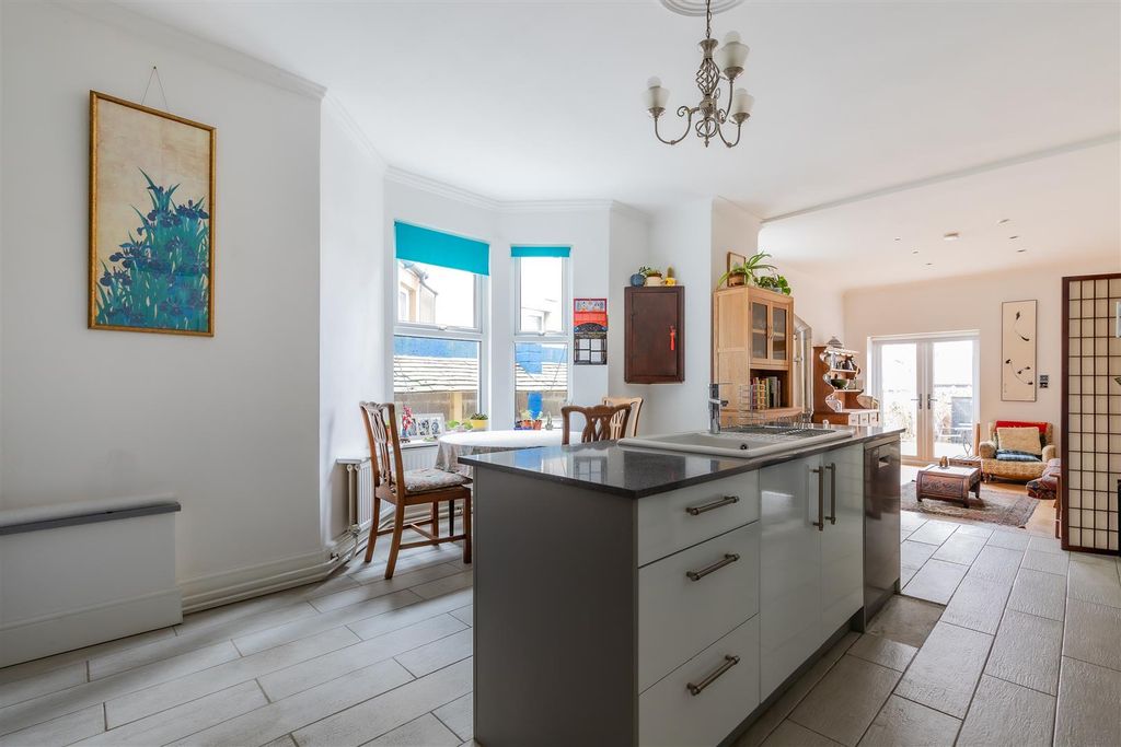 Property photo 3 of 32 199 (8 Of 31).Jpg