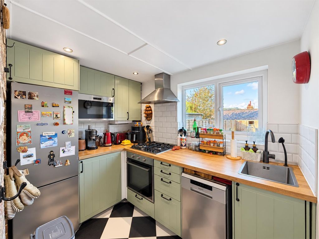 Property photo 3 of 23 E6C274Cb-E7B4-4977-B12D-D1B14D0Efcda.Png