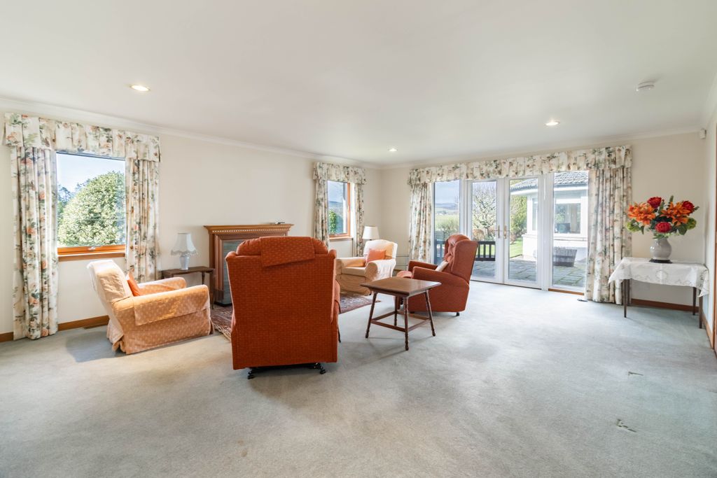 Property photo 2 of 45 Lounge