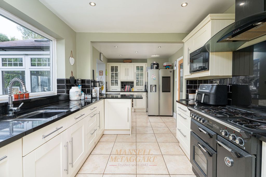 Property photo 2 of 23