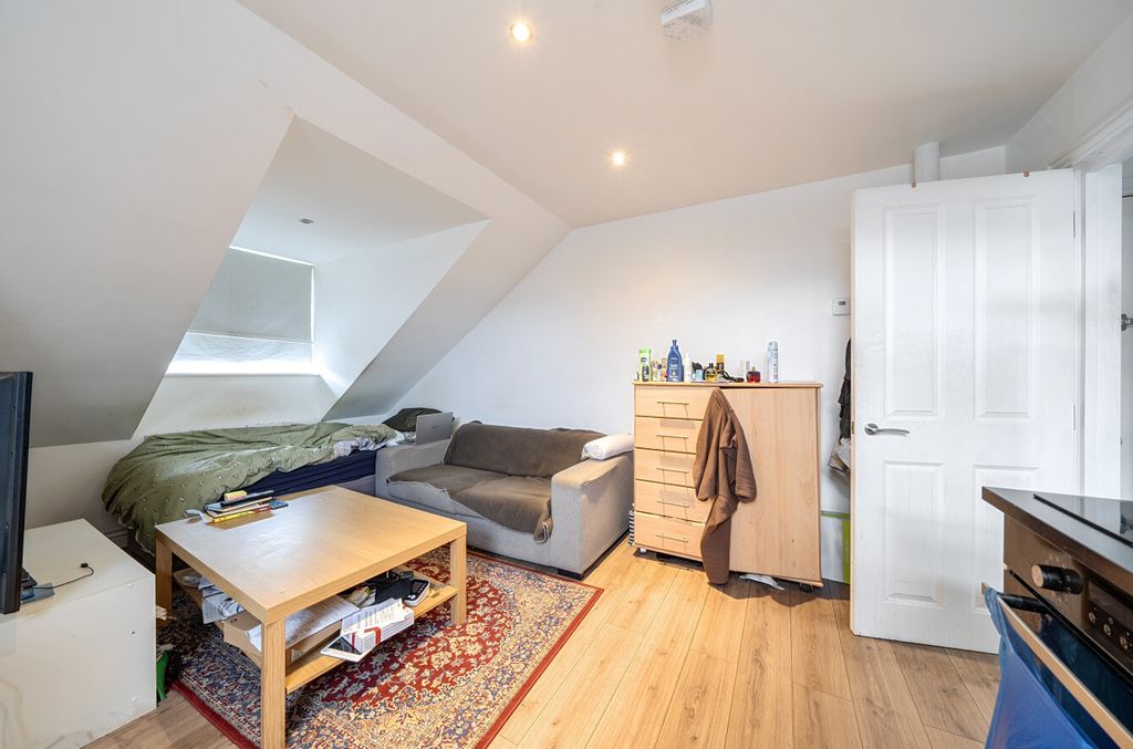 Property photo 2 of 11 1409365-7-6985Fc7...