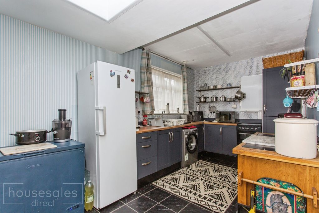 Property photo 2 of 13