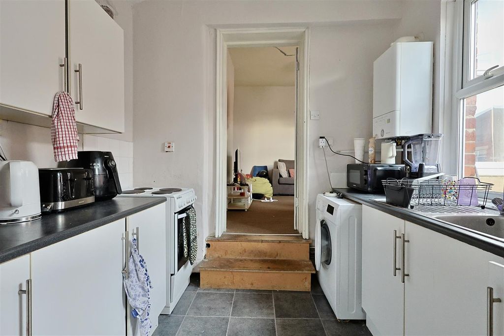 Property photo 2 of 13 52887C9E-A0Ba-4E48-Afb3-3B008461B7Bc_1_201_A.Jpeg