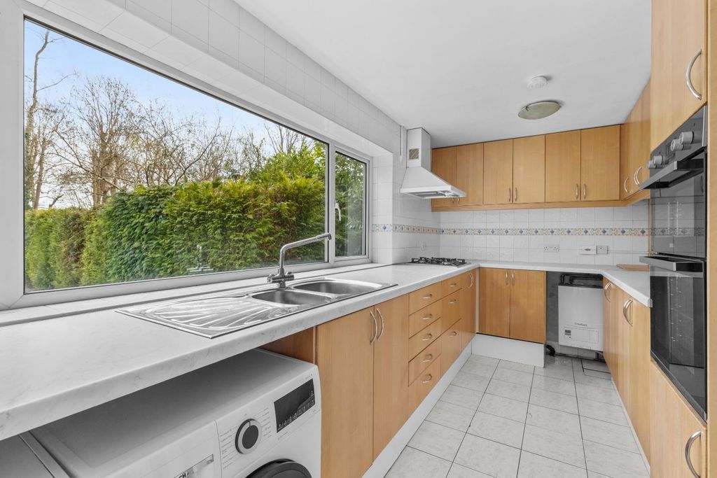 Property photo 3 of 18 Kitchen