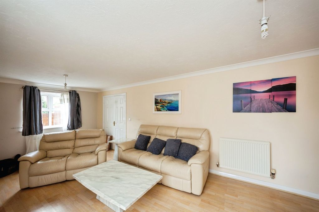 Property photo 2 of 17