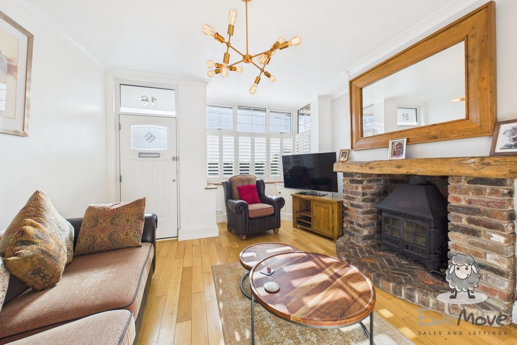 Property photo 2 of 14 16