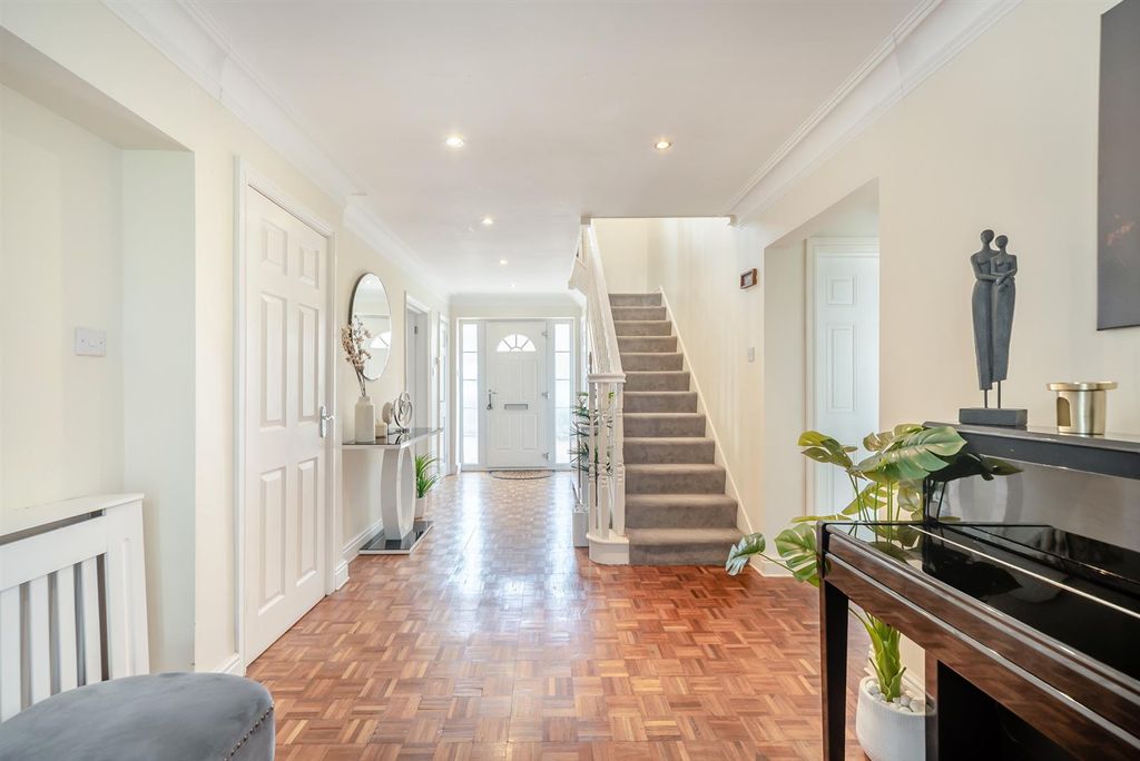 Property photo 3 of 31 8681013-Interior07.Jpg