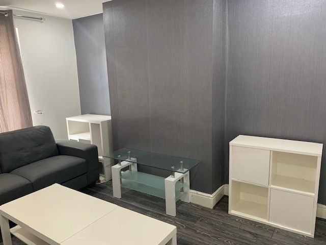 Property photo 3 of 18 Living Room