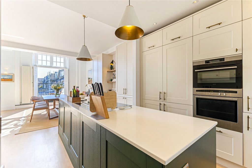 Property photo 1 of 17 Kitchen