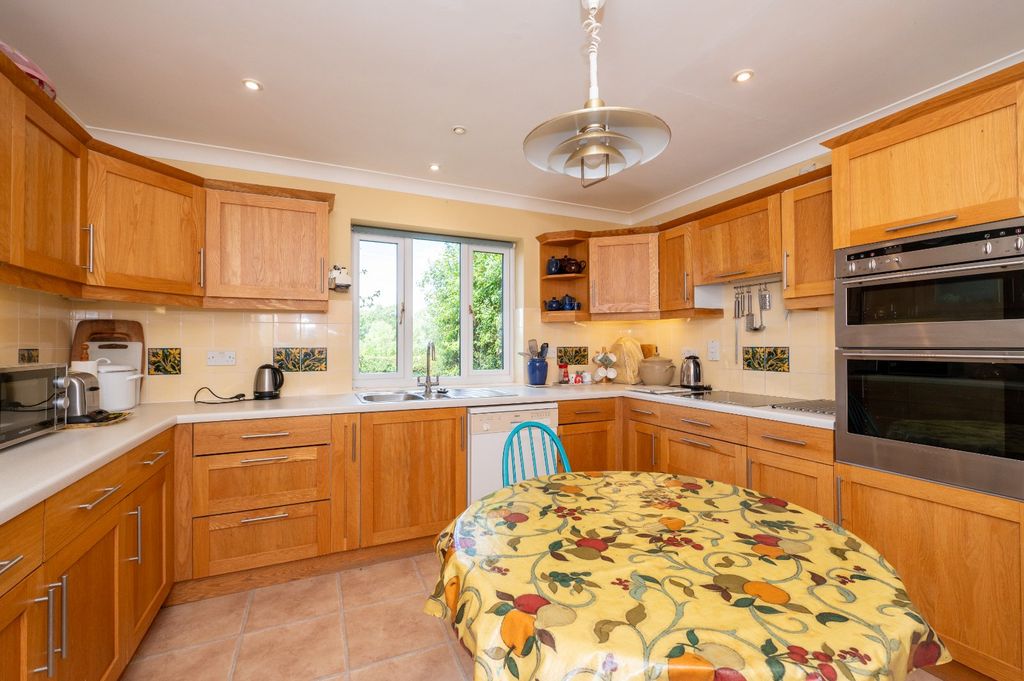 Property photo 3 of 17 Kitchen